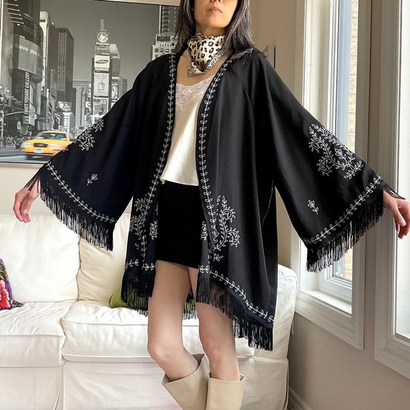 Bohemian embroidered fringe kimono - Picture 2 of 15